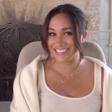 Меган Маркл и принц Гарри умоляют королеву о встрече  