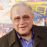 Второй Сталин: Молодящийся Петросян отрастил пышные усы