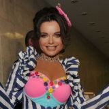 Оголившаяся Королева пустилась в пляс под песню Николаева