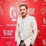 Появление Билана с расстегнутыми брюками вызвало оторопь: Что-то торчит