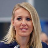 Поддержавшую мигрантов Собчак после зверского убийства закидали камнями