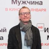 Женатый Серебряков появился на публике с юной красоткой