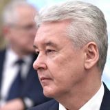 Собянин принял уч­астие в открытии пам­ятника погибшим в па­ндемию медработникам