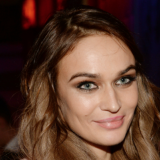 Водонаева плюнула в популярного певца после вручения премии: Все решают связи