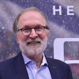 Обещал выбросить бродячим собакам: Добронравов рассказал о побоях от отца-алкоголика