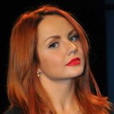 Народ ахнул при виде иссохшей МакSим: Надела платье 6-летней дочери