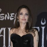 Джоли развлекалась в компании темнокожего красавца: Новый любовник?