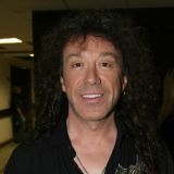 27-лет разницы с женой: артиста-пенсионера Кузьмина поздравляют со свадьбой