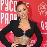 Лорак показала роскошное кольцо после горячих объятий с бывшим мужем