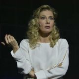 Ирина Линдт стала уборщицей в театре