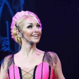 Раскинувший ноги в парной известный спортсмен поместил Волочкову снизу