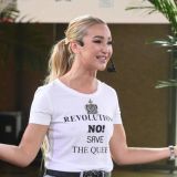 Бузова в очень узких трусах раззадорила народ 