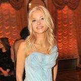 Неизвестный мужчина схватил замужнюю Кафельникову за интимное место