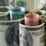 Впервые с лета 2020-го: курс доллара опустился ниже 71 рубля