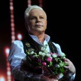 Котлеты от Пугачевой и тоска по сцене: Директор Мосеева рассказал, как живет артист после инсульта