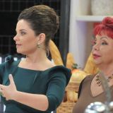 Расфуфыренная мать Королевой воспылала страстью к темнокожему жеребцу: Люблю тебя