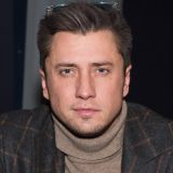 А как же Карпович? Прилучного застукали в объятьях роскошной блондинки