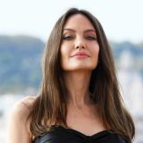 Передумала становиться парнем? Дочь Джоли поразила внешним видом