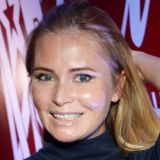 Расплывшаяся Дана Борисова взбудоражила народ торчащими сосками