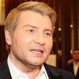 Плетнева с хлыстом возбудила Баскова на глазах у партнера: Нежные прикосновения и поцелуй