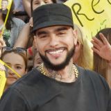 Обнищал? Тимати донашивает дырявые башмаки за своей любовницей