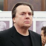 Эрнст утешил черную от горя молодую вдову Кириллова