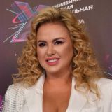 Вывалившая голую грудь Семенович вызвала оторопь: Стул прогнулся