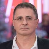 Доктор Мясников предупредил об опасности массовой вакцинации детей от ковида