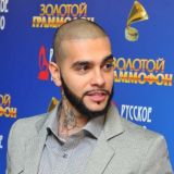 Хорошо устроился: Тимати застукали между ног роскошной блондинки