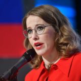 Собчак припомнила Маслякову скандал с однополым поцелуем