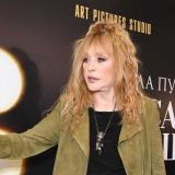 Домработница ворвалась в дом Пугачевой с бутылкой коньяка