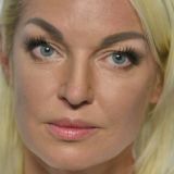 Раздвинувшая ноги Волочкова набросилась на обидчиков: Курицы, марамойки!