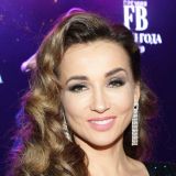 Анфиса Чехова показала голое тело после скандала с ретушью