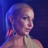 Упавшая на колени Волочкова в кружевном белье заговорила о религии