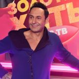 Прилюдно оголивший накаченный торс Костюшкин возбудил народ 