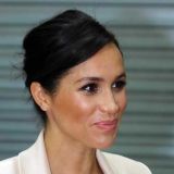 Крошку-сына Меган Маркл сплавили из дворца в загон с петухами