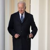 Личный врач назвал все болезни попавшего в госпиталь Байдена