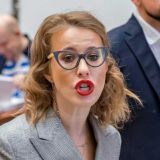 Расфуфыренная Собчак пригрозила Пугачевой: Сотрут в порошок