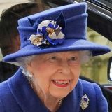 Изнемогшая от боли Елизавета II чудом проникла на крещение правнуков