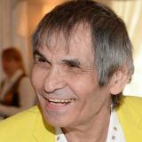 Алибасова сняли с поющими подростками: 