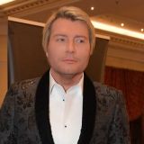 Игривый Басков выставил напоказ цветной маникюр и новую тату: Страстно укусил Милохин