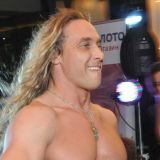 Алчный Тарзан решил заработать на Королевой: начальная цена – 5 миллионов