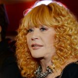 Снятая с самолета Пугачева показала зубы: Пела и ругалась