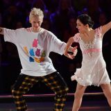 Возбужденный Милохин страстно прижал Медведеву к столу: Чуть не вздернулась на фиг!