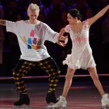 Перестали скрываться: Милохин и Медведева страстно поцеловались на глазах у публики