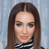 Бузова в прозрачном халате шокировала дергаными движениями: Можно санитаров вызывать