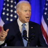 В США Байдену предрекли политический кризис из-за лояльного отношения к России