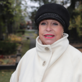 Веселая вдова: 73-летняя Поргина отплясывала до упаду с молодым жеребцом