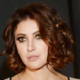 Огромный могильный венок: новогодняя елка в доме Макеевой обескуражила народ