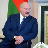 Политолог Болкунец: Лукашенко хочет усидеть на двух стульях